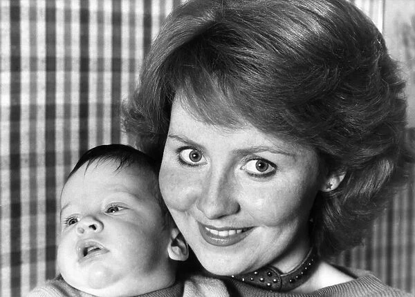 Lulu: Singer Lulu pictured with her 12 week old baby Jordan. September 1977 P035547