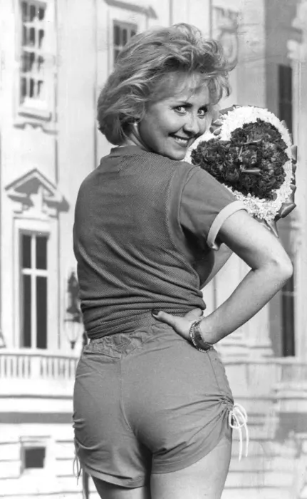 Framed Print : Lulu wearing hot pants voted Rear of the Year - February 1983 15 / 02 / 1983 Framed Print : Lulu wearing hot pants voted Rear of the Year - February 1983 15 / 02 / 1983