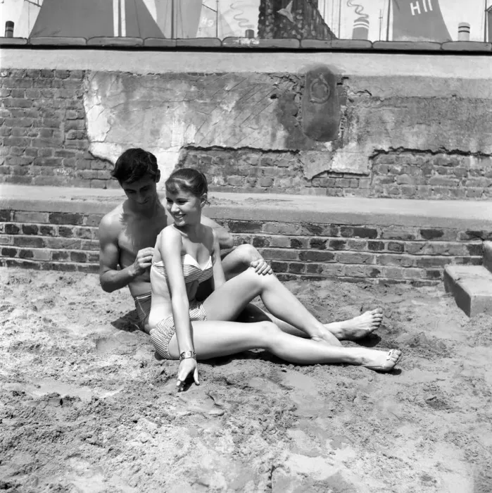Framed Print : Lunch hour at the Oasis Lido in Central London. Where Keith Baxter Framed Print : Lunch hour at the Oasis Lido in Central London. Where Keith Baxter