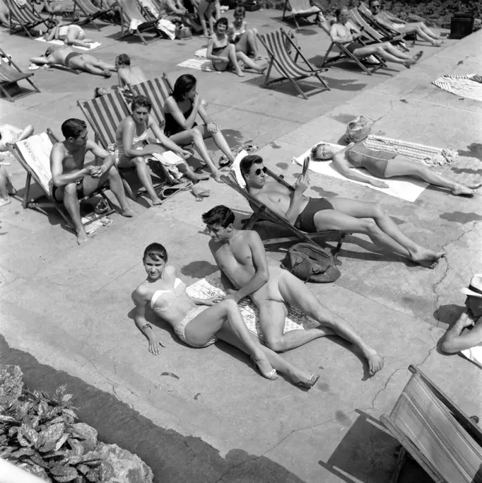 Framed Print : Lunch hour at the Oasis Lido in Central London. Where Keith Baxter Framed Print : Lunch hour at the Oasis Lido in Central London. Where Keith Baxter