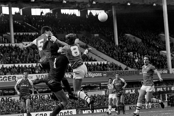 Luton Town 0 v. Liverpool 0. February 1984 MF14-09-030