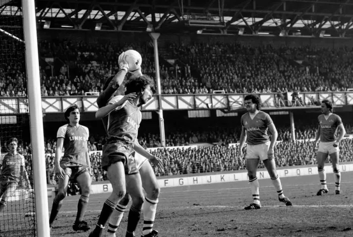 Framed Print : Luton Town 0 v. Liverpool 0. February 1984 MF14-09-027 Framed Print : Luton Town 0 v. Liverpool 0. February 1984 MF14-09-027