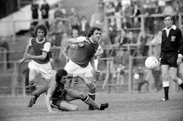 Luton Town. vs. Arsenal. August 1977 77-04352-011