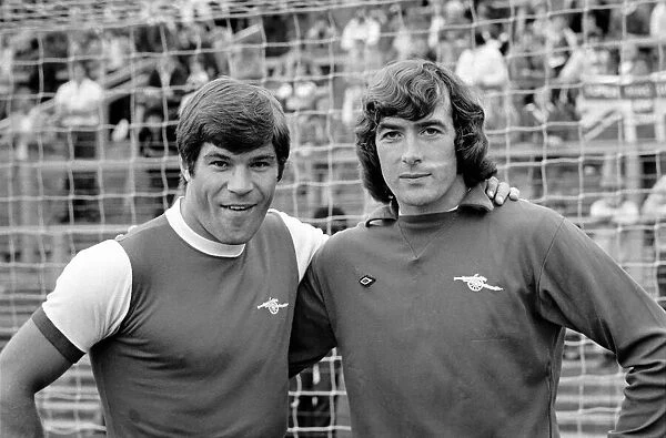Luton Town. vs. Arsenal. Macdonald pictured with Jennings. August 1977 77-04352-017