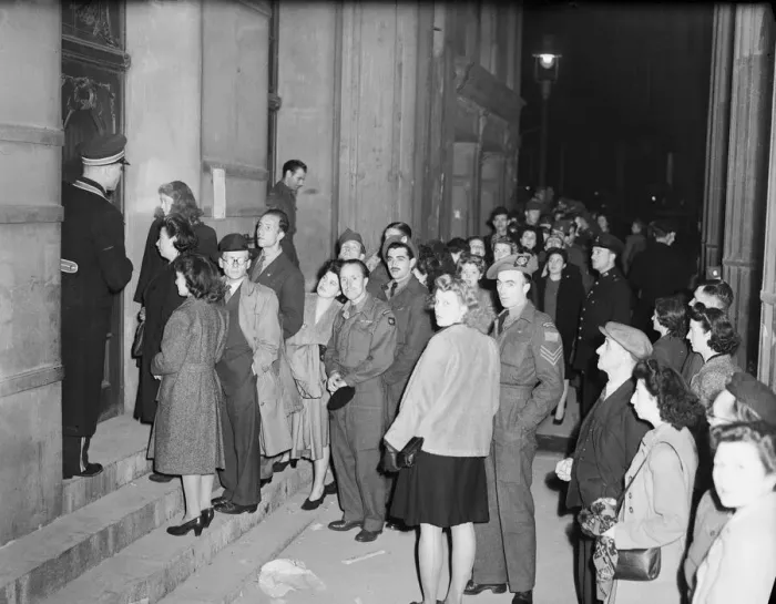 Framed Print : Lyceum Theatre opens as a Dance Hall - queuing for admittance although packed inside Framed Print : Lyceum Theatre opens as a Dance Hall - queuing for admittance although packed inside
