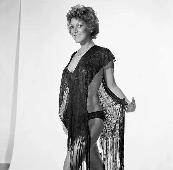 Lynda Bellingham, actress and model, studio pix, 9th July 1976