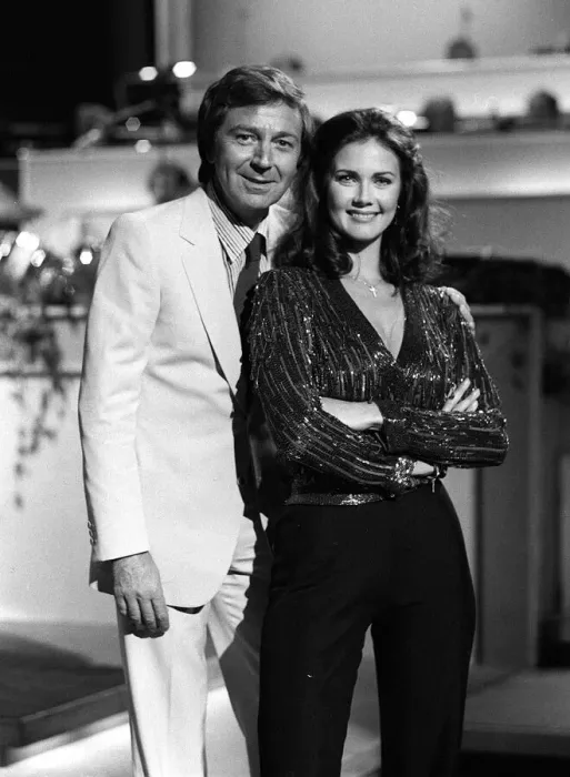 Framed Print : Lynda Carter American actress and singer with Des O Connor, September 1980 Framed Print : Lynda Carter American actress and singer with Des O Connor, September 1980