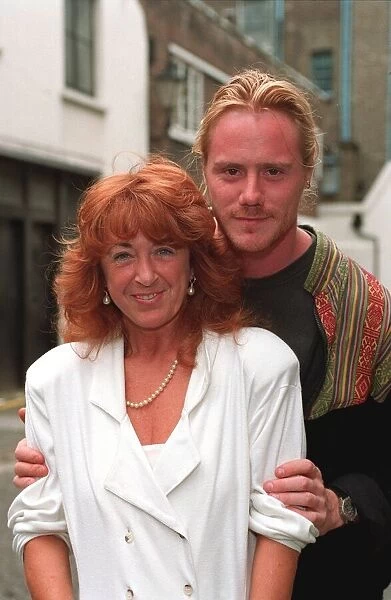 LYNDA LA PLANTE WITH STEVEN WADDINGTON AT BBC PHOTOCALL 19  /  08  /  1992