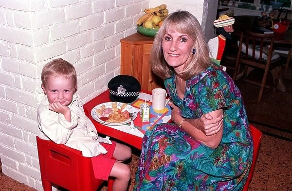 LYNN FAULDS-WOOD, WITH SON NICHOLAS STAPLETON, IN PHOTOCALL - 91  /  8171