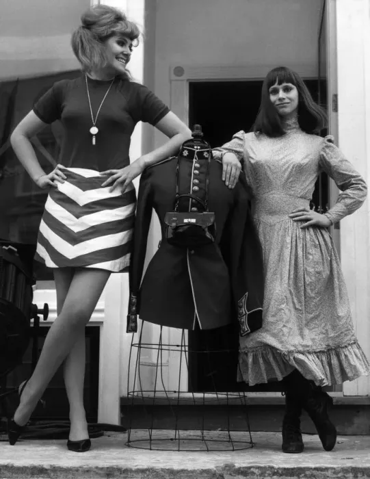Framed Print : Lynn Redgrave and Rita Tushingham co-starring in comedy Smashing Time Framed Print : Lynn Redgrave and Rita Tushingham co-starring in comedy Smashing Time