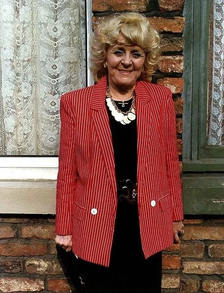 Lynne Perrie stars in Coronation Street October 1989 DBase
