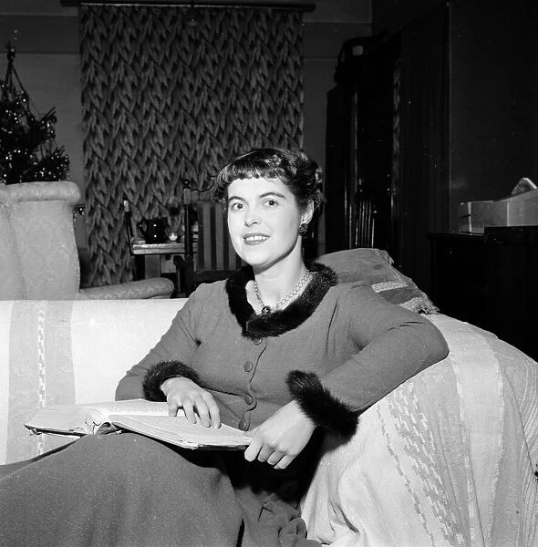 Lynne Reid-Banks, playwright and childrens author. 3rd January 1956. H138-1
