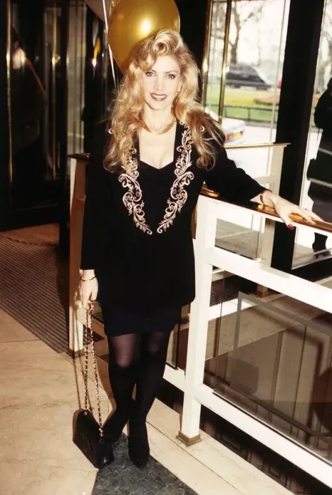 Framed Print : Lynsey De Paul dbase Framed Print : Lynsey De Paul dbase