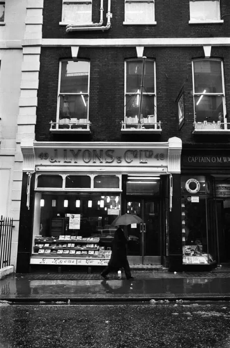 Framed Print : Lyons Tea Shop, which is to close, Albemarle Street, London. 20th February 1969 Framed Print : Lyons Tea Shop, which is to close, Albemarle Street, London. 20th February 1969