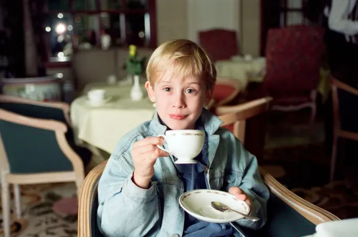 Framed Print : Macaulay Culkin sips his tea as he toasts his membership of he million-dollar-a movie Framed Print : Macaulay Culkin sips his tea as he toasts his membership of he million-dollar-a movie