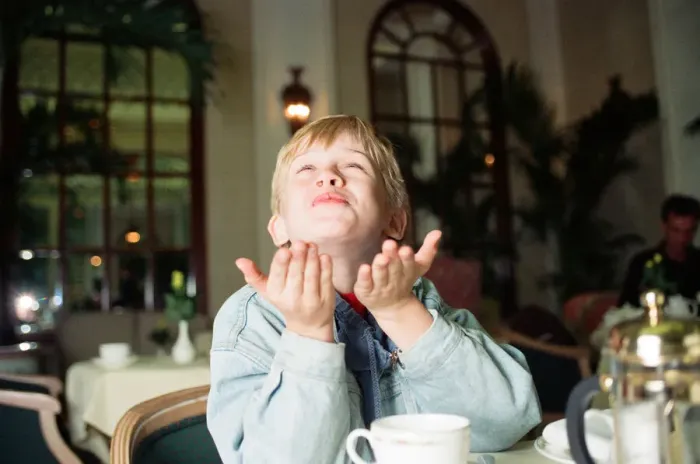Framed Print : Macaulay Culkin sips his tea as he toasts his membership of he million-dollar-a movie Framed Print : Macaulay Culkin sips his tea as he toasts his membership of he million-dollar-a movie
