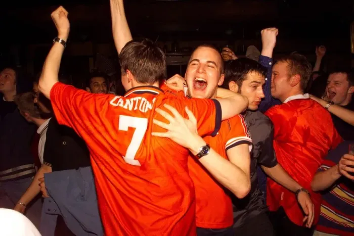 Framed Print : Machester United fans celebrate the 2-3 win April 1999 in O Shea