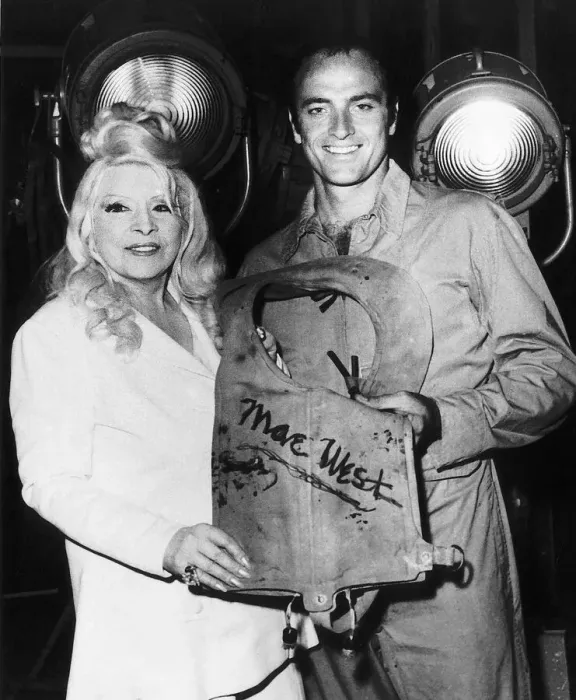 Framed Print : Mae West  /  Film Actress with Kevin Dobson - April 1976 Dbase MSI