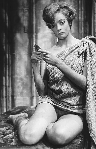 Maggie Smith Actress Cloth wrapped around