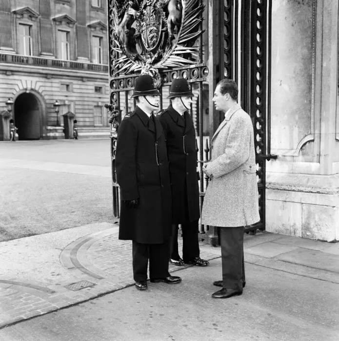 Framed Print : Magician Fred Kaps who appeared before forty guests at St James Palace to celebrate Framed Print : Magician Fred Kaps who appeared before forty guests at St James Palace to celebrate