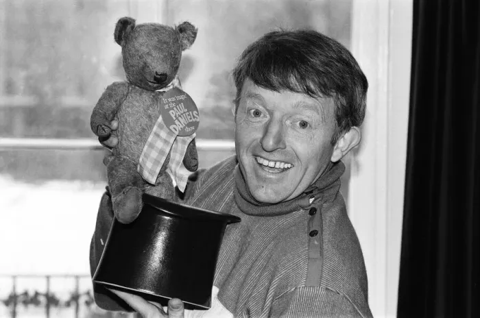 Framed Print : Magician Paul Daniels. 1985 Framed Print : Magician Paul Daniels. 1985