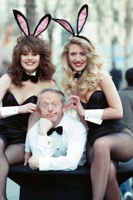 Framed Print : Magician Paul Daniels and showgirls. 15th March 1989 Framed Print : Magician Paul Daniels and showgirls. 15th March 1989