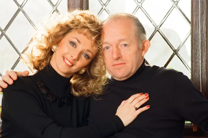 Framed Print : Magician Paul Daniels and his wife Debbie McGee pictured at home. 13th December 1991
