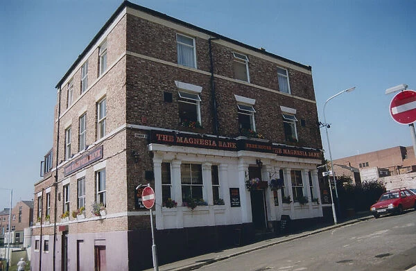 The Magnesia Bank public house, Camden Street, North Shields 15th June 1997