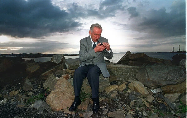 MAGNUS MAGNUSSON May 1997 IN KIRKWALL ORKNEY FOR THE FILMING OF THE LAST MASTERMIND