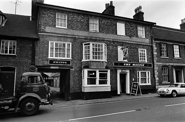 The Magpie Pub, Woburn Village, Bedfordshire. 24th July 1968