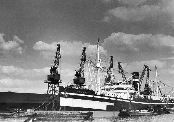 The Mahratta, owned by Brocklebank Merchant shipping, loading for Calcutta