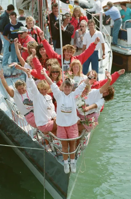 Framed Print : Maiden returns to the UK. 28th May 1990. Skipper Tracy Edwards stands