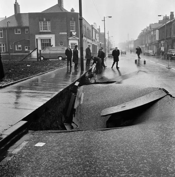 Framed Print : On the main road from Manchester to Rochdale, forty feet of the road disappeared