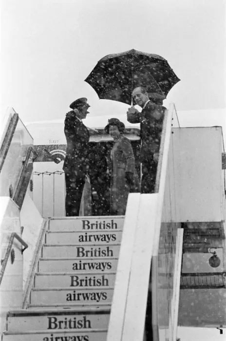 Framed Print : Her Majesty Elizabeth II and Prince Philip leaving Heathrow Airport for Bahrain Framed Print : Her Majesty Elizabeth II and Prince Philip leaving Heathrow Airport for Bahrain