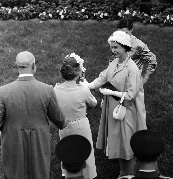 Framed Print : Her Majesty Queen Elizabeth II at the 100th running of the Queens Plate