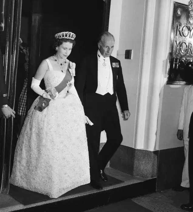 Framed Print : Her Majesty Queen Elizabeth II attends a banquet at the Royal York Hotel, Toronto
