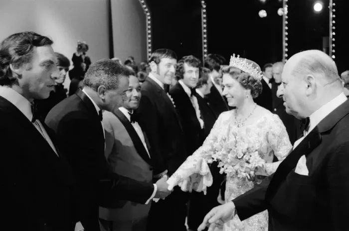Framed Print : Her Majesty Queen Elizabeth II, escorted by Media mogul Lew Grade (right)