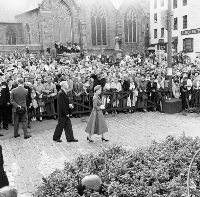 Framed Print : Her Majesty Queen Elizabeth II in Guernsey on her royal visit to the Channel Islands with