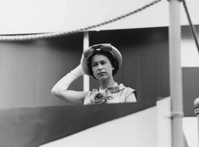 Framed Print : Her Majesty Queen Elizabeth II holding her hat during the Royal tour of Canada Framed Print : Her Majesty Queen Elizabeth II holding her hat during the Royal tour of Canada