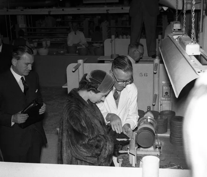 Framed Print : Her Majesty Queen Elizabeth II on a visit to the Wedgewood factory at Barlaston in Framed Print : Her Majesty Queen Elizabeth II on a visit to the Wedgewood factory at Barlaston in