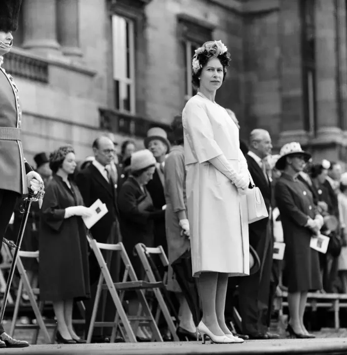 Framed Print : Her Majesty the Queen at the farewell parade of the 3rd Battalion of the Grenadier Guards Framed Print : Her Majesty the Queen at the farewell parade of the 3rd Battalion of the Grenadier Guards