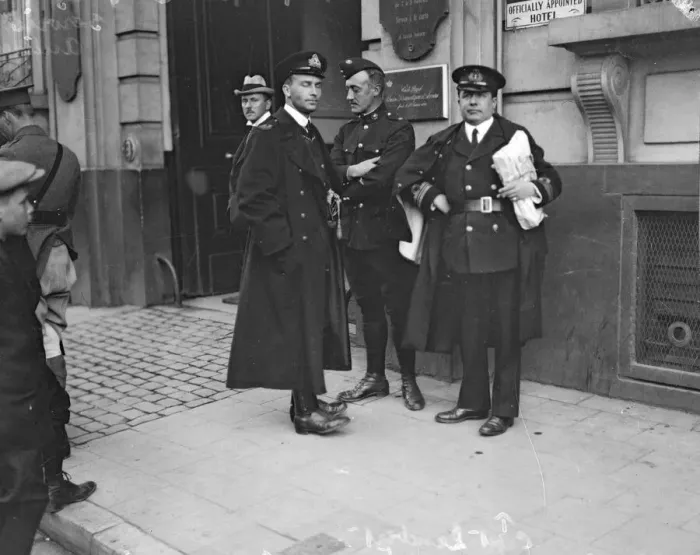 Framed Print : Major Gerrad of the Royal Flying Corps (Centre) Lieutenant Robinson Royal Navy (Left Framed Print : Major Gerrad of the Royal Flying Corps (Centre) Lieutenant Robinson Royal Navy (Left