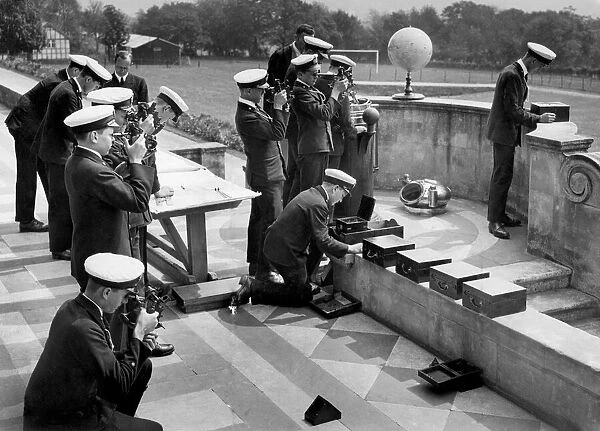 Making sailors at Pangbourne. Mansion Terrace as ships bridge. May 1928 P009391