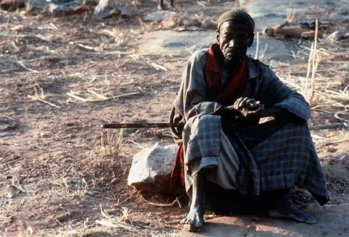  : Mali Dagon Tribe Houlou Barou Holy Man at dawn waits reading of sacred tabloid