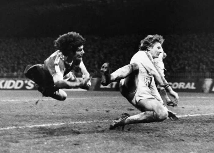 Framed Print : Man City 2-0 Aston Villa, league match at Maine Road, Saturday 31st December 1977 Framed Print : Man City 2-0 Aston Villa, league match at Maine Road, Saturday 31st December 1977