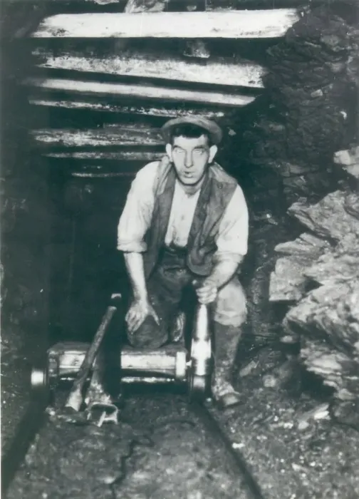Framed Print : A man works a seam at Willington Colliery in about 1930 Framed Print : A man works a seam at Willington Colliery in about 1930