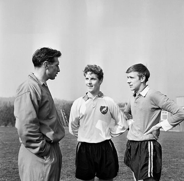 Manager Ron Ashman talking to Billy McDermont and George Morris training whilst on trial
