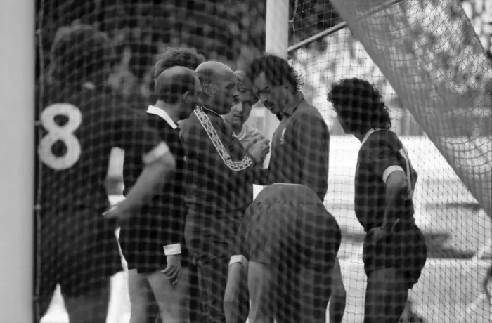 Framed Print : Manchester City 0 v. Liverpool 5. April 1982 MF06-25-010 Local Caption Division 1 Framed Print : Manchester City 0 v. Liverpool 5. April 1982 MF06-25-010 Local Caption Division 1