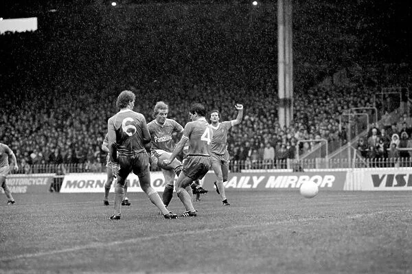 Manchester City 0 v. Notts Forest 0. Division 1 Football October 1981 MF04-07-043