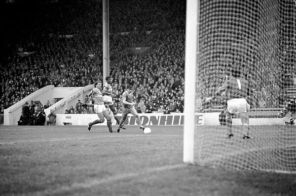 Manchester City 0 v. Notts Forest 0. Division 1 Football October 1981 MF04-07-028